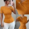 Blusa Elegante Talla L Texturizada con Fruncido y Adorno Metálico